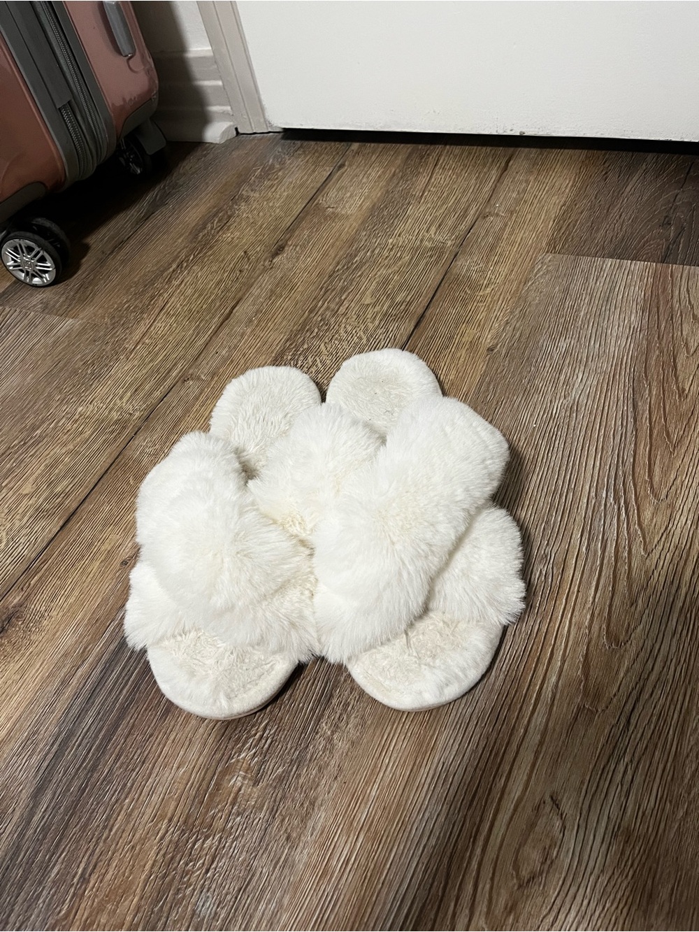 Cozy White Faux Fur Cross-Band Slippers